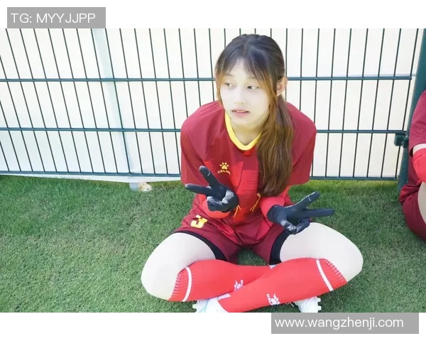 抖音爆红足球女孩凭实力征服球迷 展现惊人技巧与魅力引领潮流